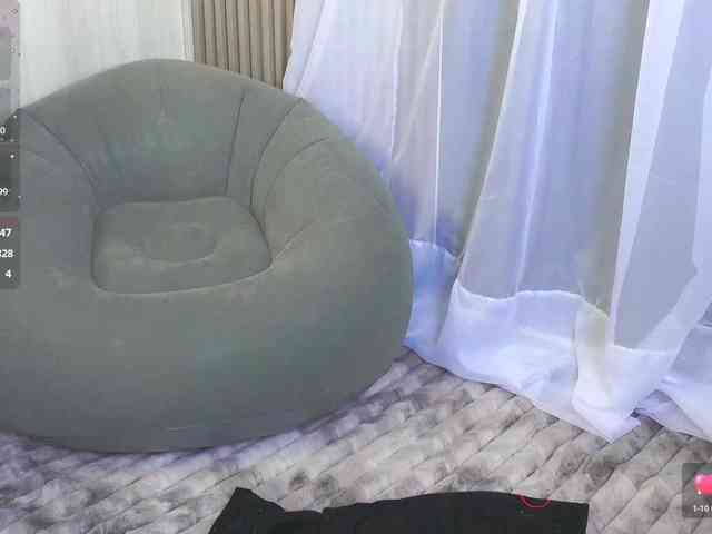 CarolineGrace webcam