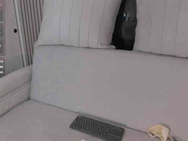 CarolineGrace webcam