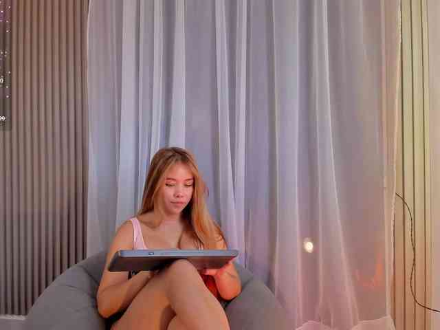 CarolineGrace webcam