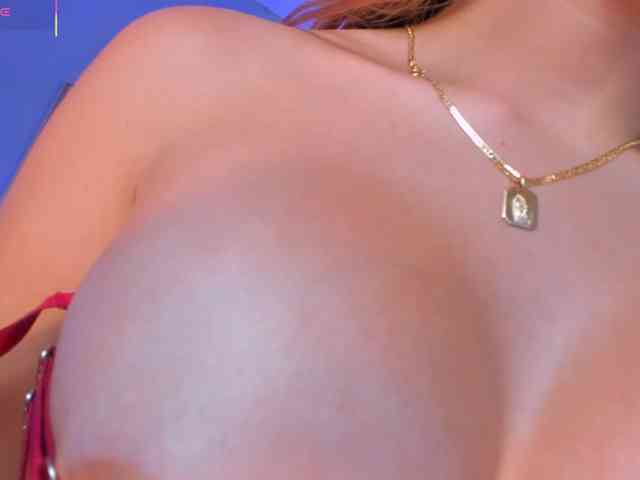 CarolineGrace webcam