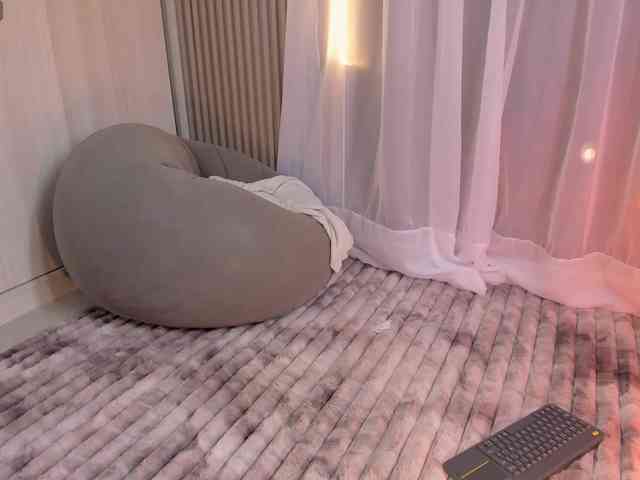 CarolineGrace webcam