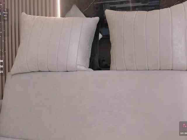 CarolineGrace webcam