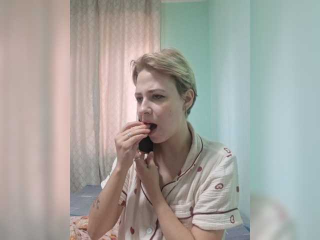 -kisulay- live cam on BongaCams