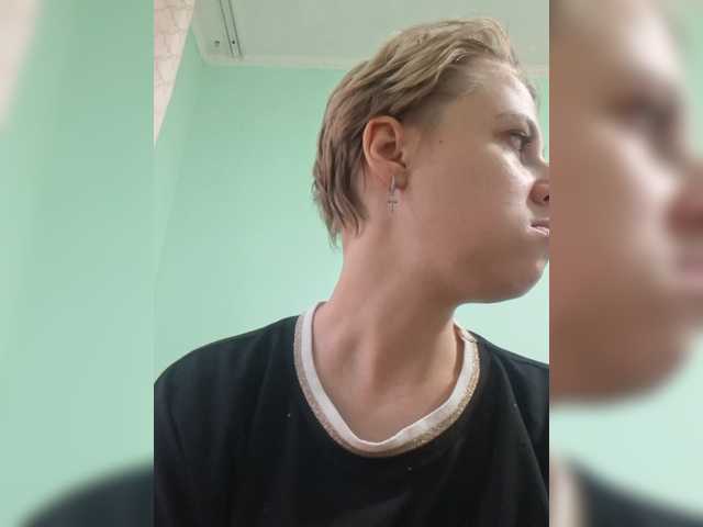 -kisulay- live cam on BongaCams