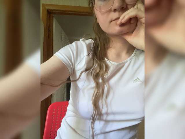 le modèle --tata-- est en webcam porno dans un show sur le site bongacams, il possède les tags suivants: White/Caucasian,Blonde,Shaved