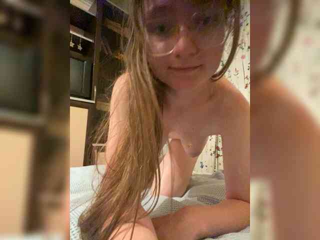 --tata-- Live Webcam on BongaCams