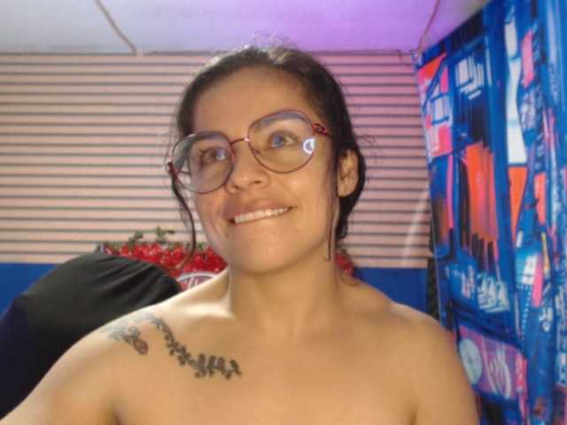 rosse2504 live cam on BongaCams