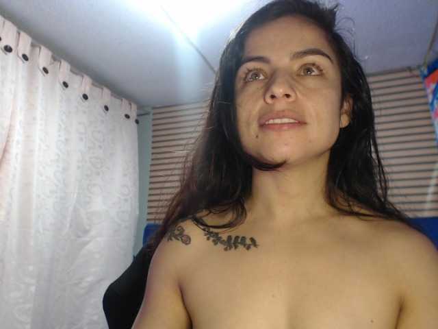 rosse2504 live cam on BongaCams
