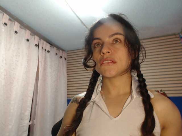 rosse2504 live cam on BongaCams
