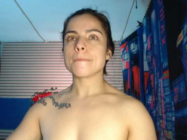 rosse2504 live cam on BongaCams