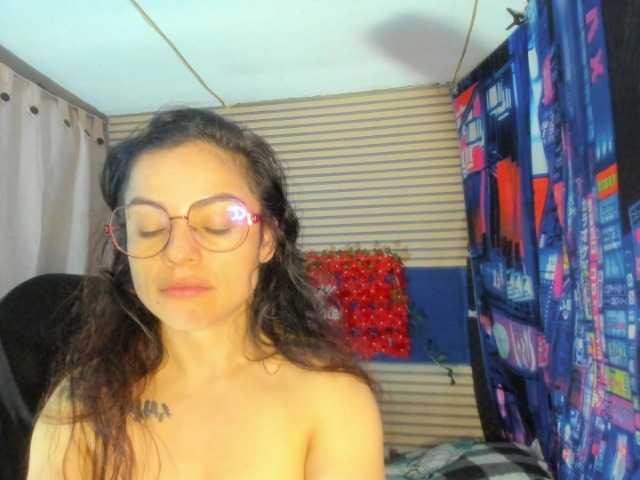 rosse2504 live cam on BongaCams