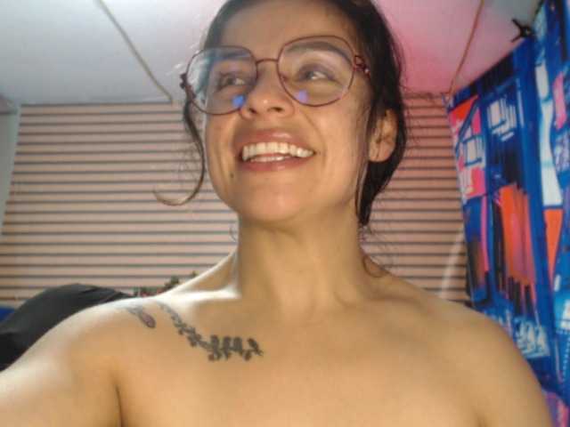 rosse2504 live cam on BongaCams