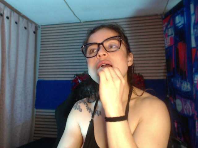 rosse2504 live cam on BongaCams