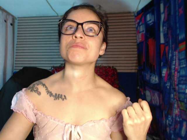 rosse2504 live cam on BongaCams