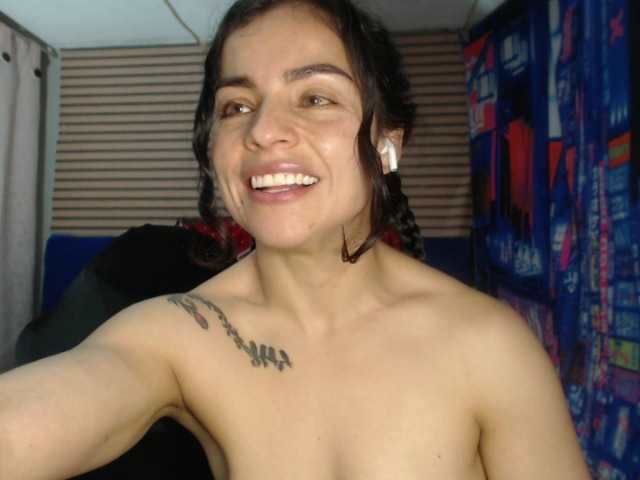rosse2504 live cam on BongaCams