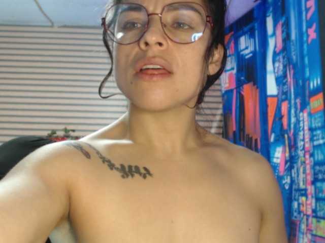 rosse2504 live cam on BongaCams