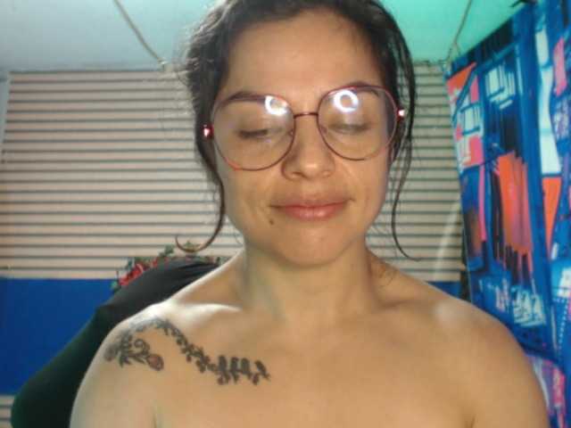 rosse2504 live cam on BongaCams