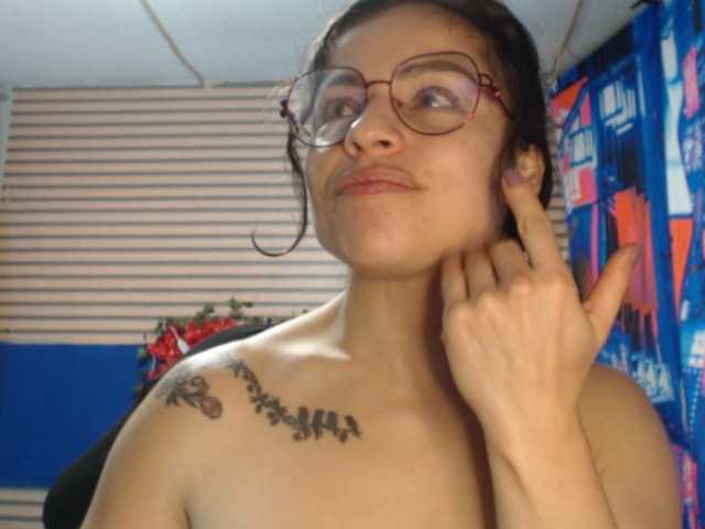 Rosse2504, 26 y/o - Live Cam on BongaCams