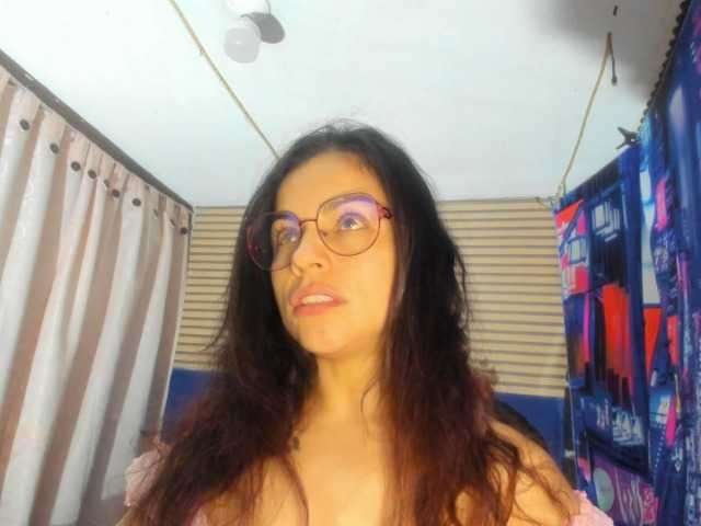 rosse2504 live cam on BongaCams