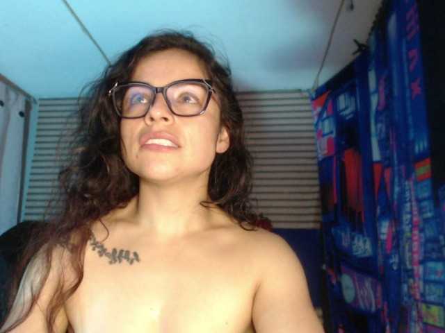 rosse2504 live cam on BongaCams