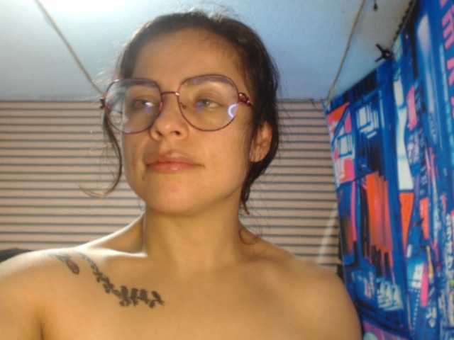 rosse2504 live cam on BongaCams
