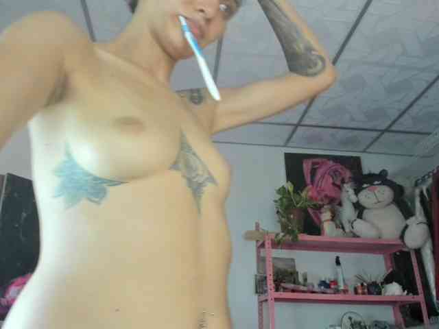 Model: mariecam420