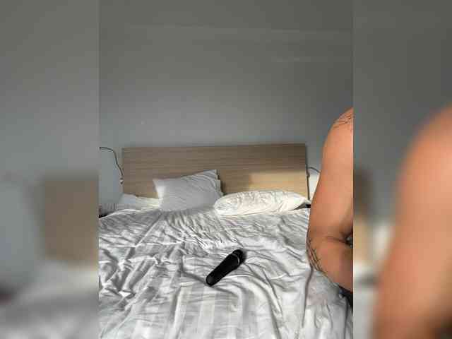 SukubOverlord webcam