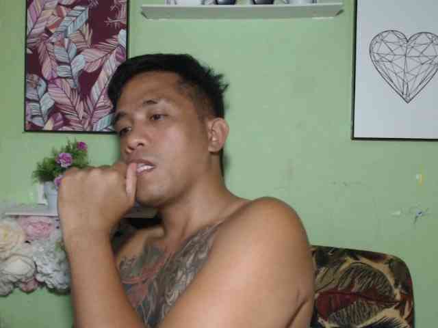 tyler-pinoyhott Live Webcam on BongaCams
