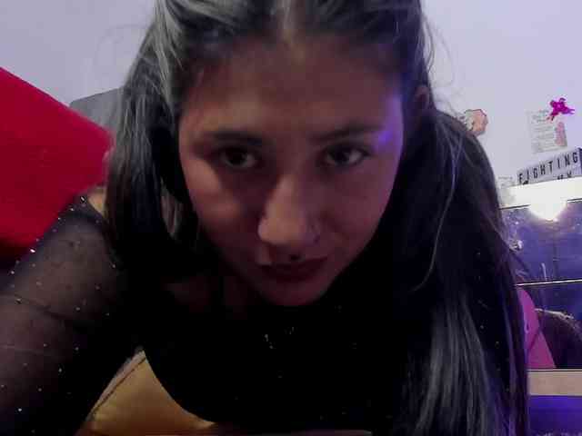 nahomiblakee webcam