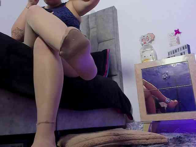 nahomiblakee webcam