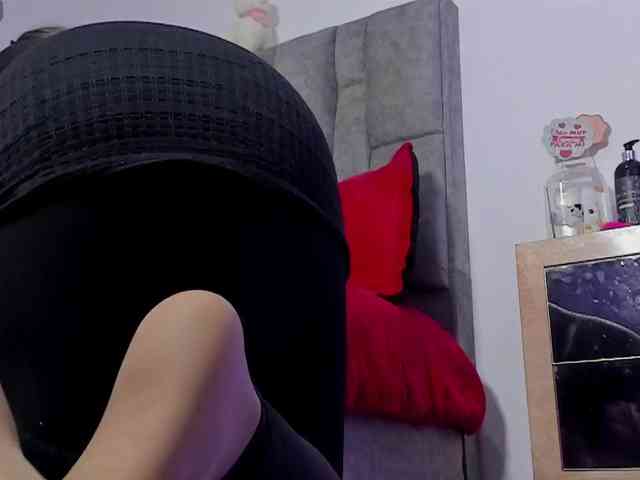 nahomiblakee webcam