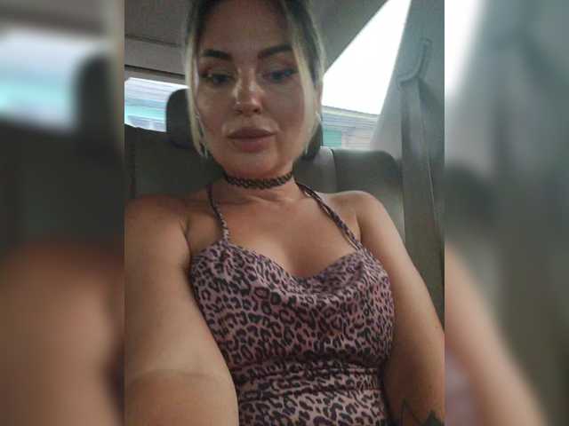 MinniMia live cam on BongaCams