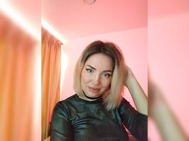 MinniMia live cam on BongaCams