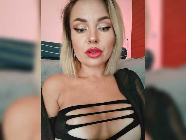 MinniMia live cam on BongaCams