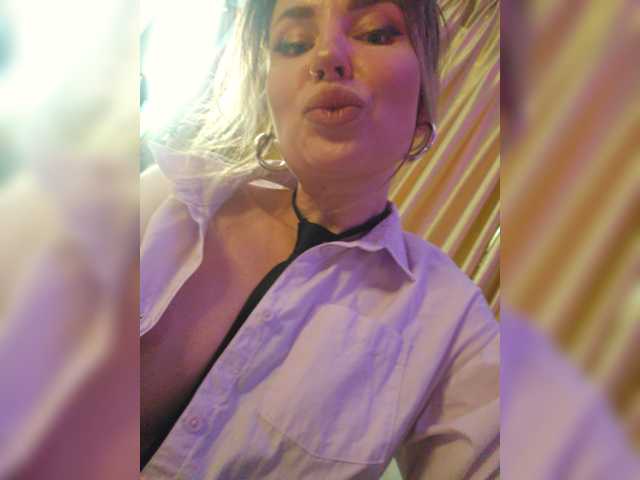 MinniMia live cam on BongaCams
