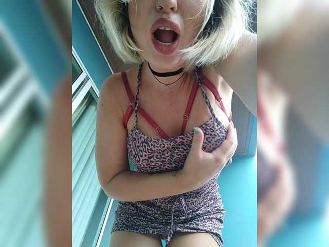 MinniMia live cam on BongaCams