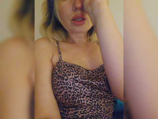 MinniMia live cam on BongaCams