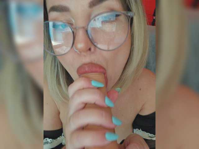 MinniMia live cam on BongaCams