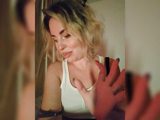 MinniMia live cam and statistics on UnifiedCams