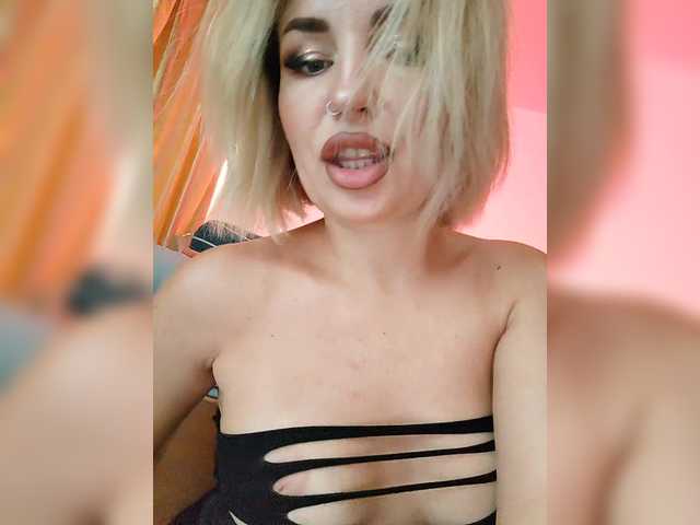 MinniMia's BongaCams profile