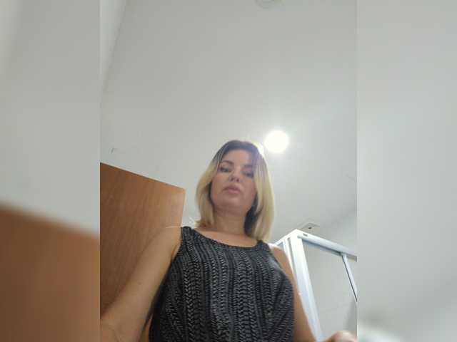 MinniMia live cam on BongaCams