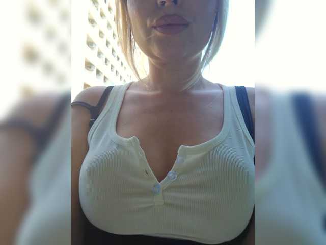 MinniMia live webcam show