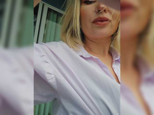 MinniMia live cam on BongaCams