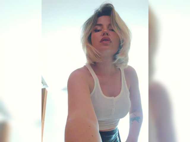 MinniMia live cam on BongaCams
