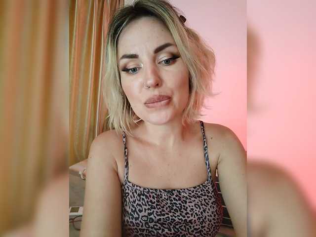 MinniMia's BongaCams show and profile