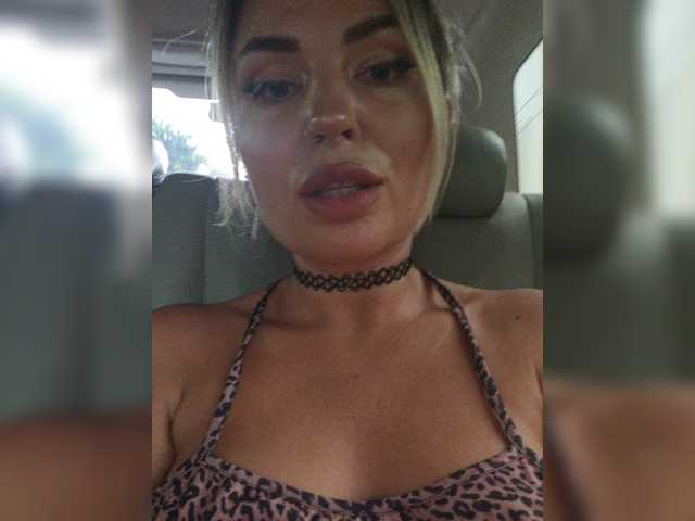 MinniMia live cam on BongaCams