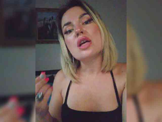 MinniMia Sex Cam Show