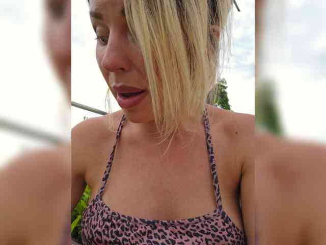 MinniMia Sex Cam Show