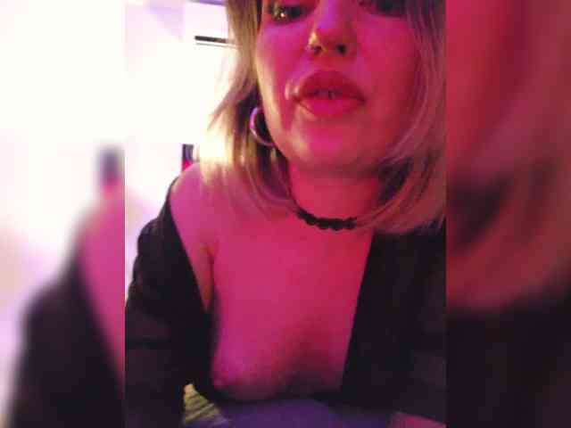 MinniMia's webcam live show