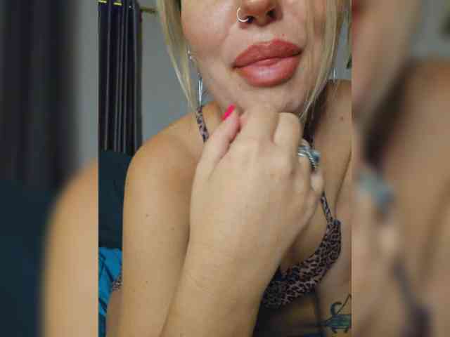 MinniMia Sex Cam Show